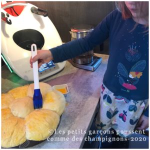 les enfants cuisinent en confinement